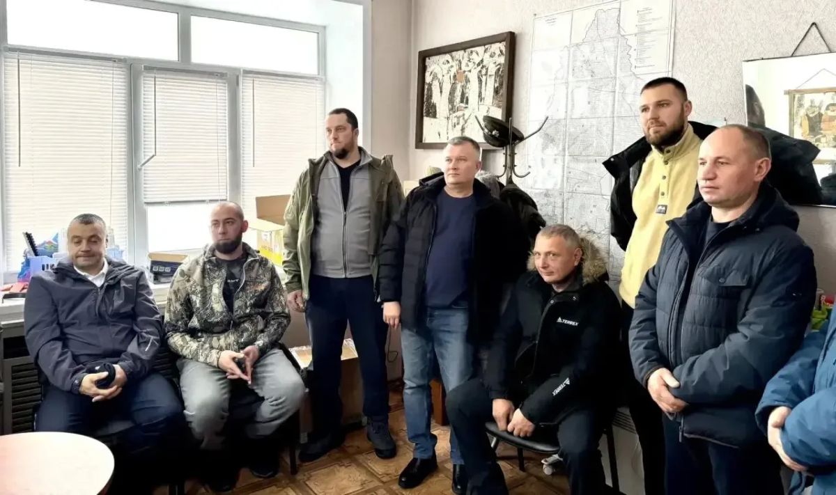 От всех братчан и от себя лично поблагодарил сотрудников службы по охране и использованию объектов животного мира и наших охотников за ту работу, которую они проводили в эту осень, реагируя на каждый сигнал о выходе медведя... От всех братчан и от себя лично поблагодарил сотрудников службы по охране и использованию объектов животного мира и наших охотников за ту работу, которую они проводили в эту осень, реагируя на каждый сигнал о выходе медведя...