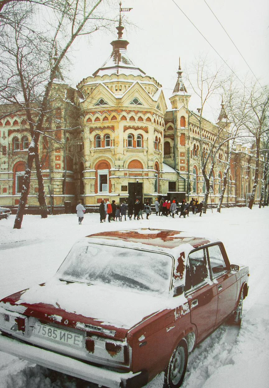 Минутка истории. Иркутск, 1993 год, Дворец творчества детей и юношества на улице Желябова, 5. Когда-то это здание принадлежало московскому купцу-миллионеру первой гильдии Александру Федоровичу Второву, почетному гражданину ...