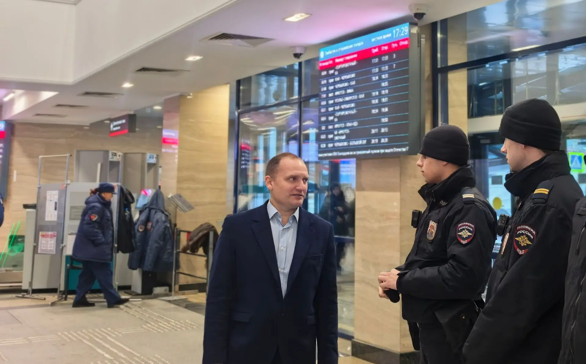 Общественники провели проверку работы транспортной полиции на вокзале станции Иркутск-пассажирский