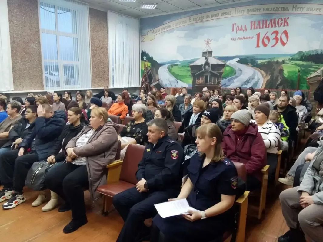 В Нижнеилимском районе госавтоинспекторы приняли участие в районном родительском собрании В Нижнеилимском районе госавтоинспекторы приняли участие в районном родительском собрании