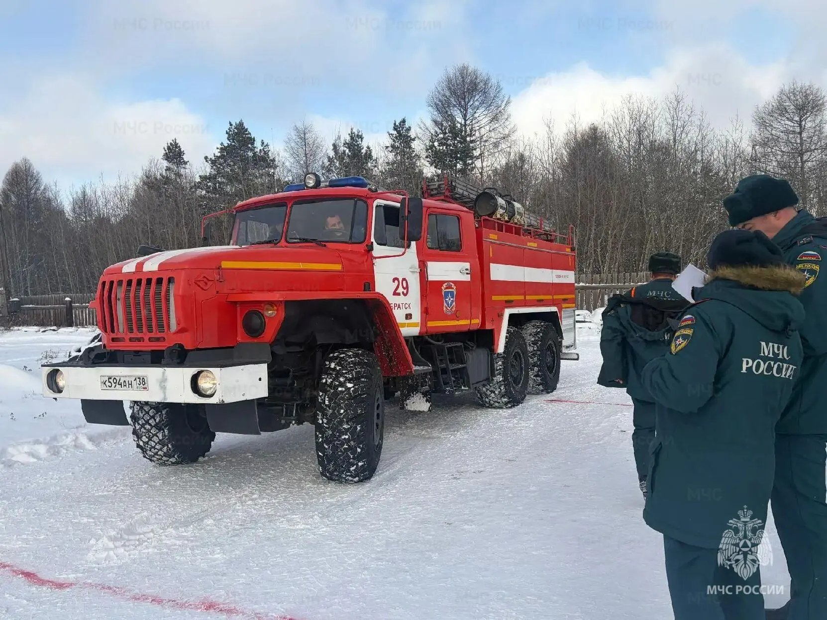 Соревнования по фигурному вождению пожарных автомобилей прошли в Братске