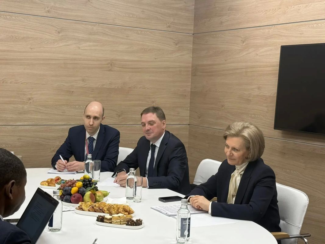 Анна Попова провела переговоры с Министром общественного здравоохранения и борьбы со СПИД Республики Бурунди Фиделем Нкезабахизи Анна Попова провела переговоры с Министром общественного здравоохранения и борьбы со СПИД Республики Бурунди Фиделем Нкезабахизи