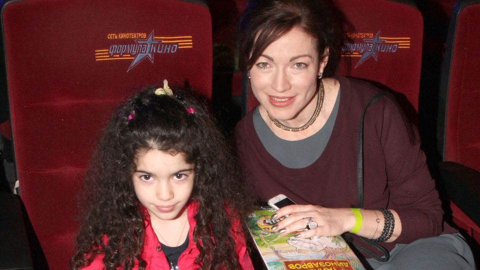 На неуправляемость 11-летней дочери пожаловалась Хмельницкая: что делать, знает спец