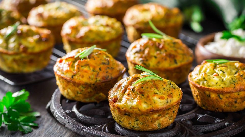 Нежную закуску из сыра и кабачков приготовите за 15 минут: семья будет в восторге