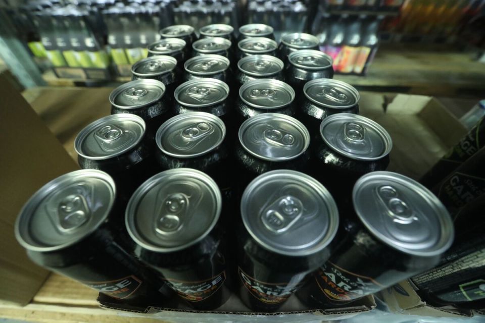 Путин укрепляет защиту молодёжи: новые правила рекламы энергетиков