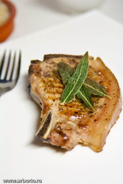 Сочная свиная корейка на кости