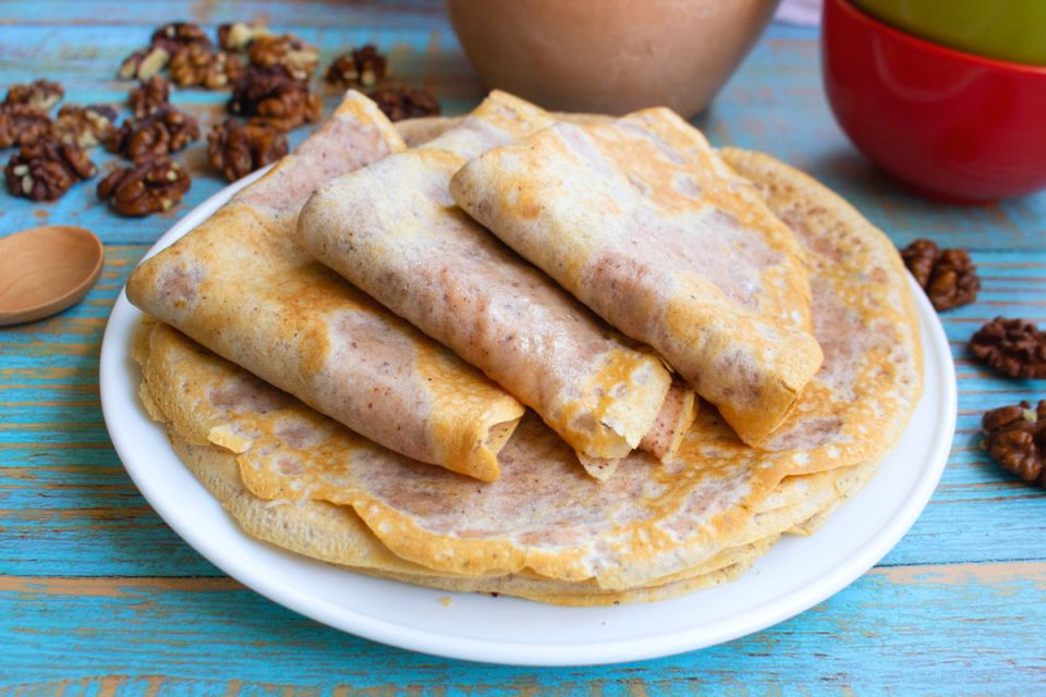 Ореховые блинчики на молоке: тонкие и ароматные с грецкими орехами