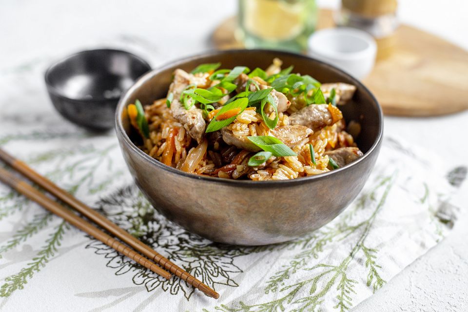 Секреты жареного риса Хойан: с свининой, перцем и кешью